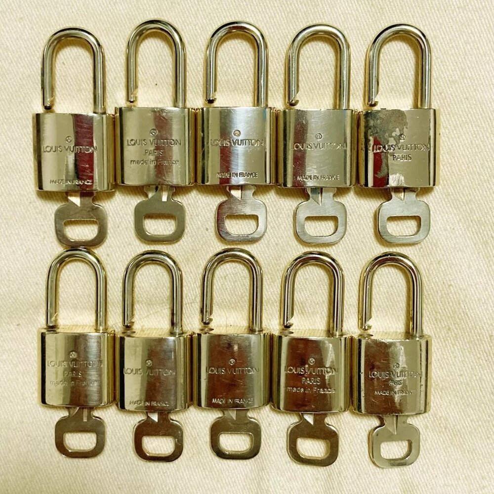 LOUIS VUITTON LV 10 SET PADLOCK KEY CHARM CADENA GOLD-PLATED FRANCE